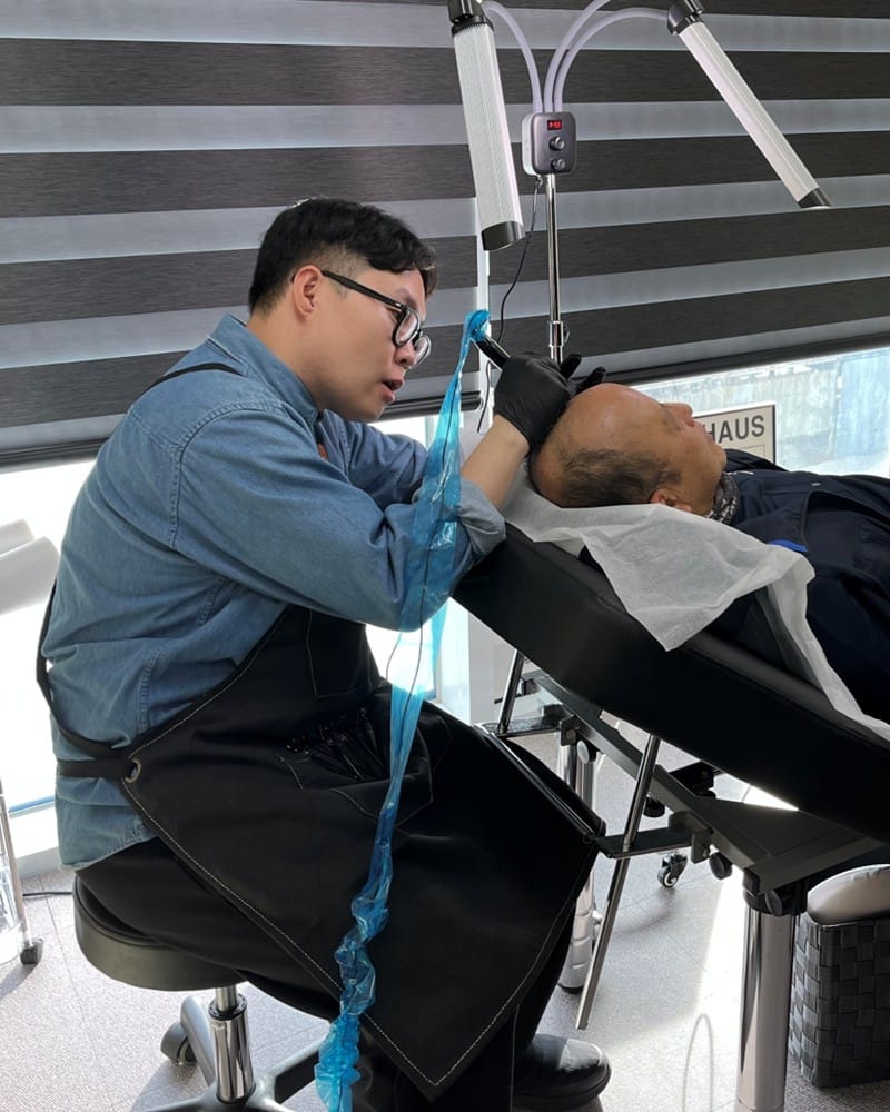 hyezio 두피문신 시술 장면